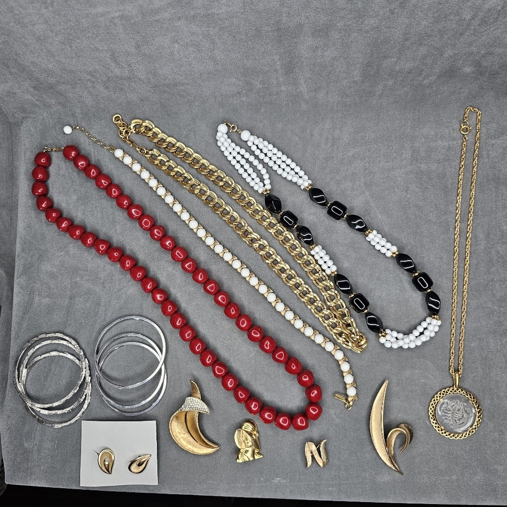 Collection Lot Great Vintage TRIFARI CROWN TRIFARI Signed Jewelry - Je-12